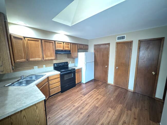 2636 W C St, Russellville, AR 72801 - photo 7