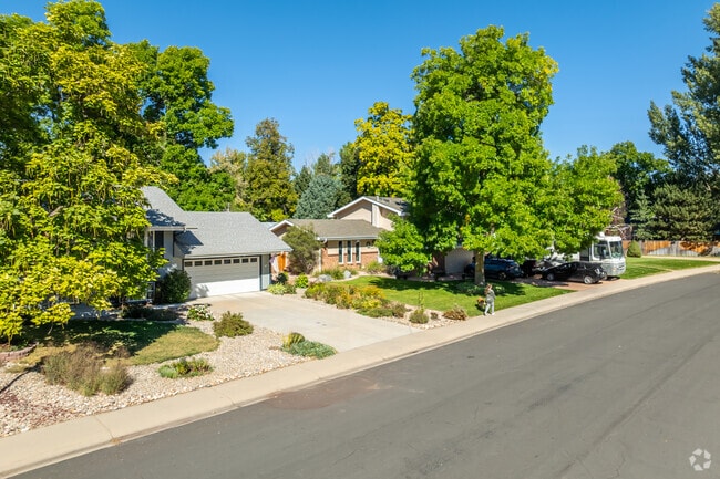 Colonial revivals and split-levels are common in Mission Hills.