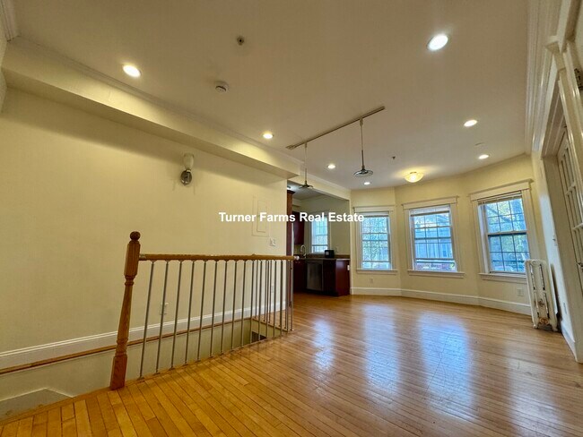 154 Magazine St unit 2, Cambridge, MA 02139 - photo 4