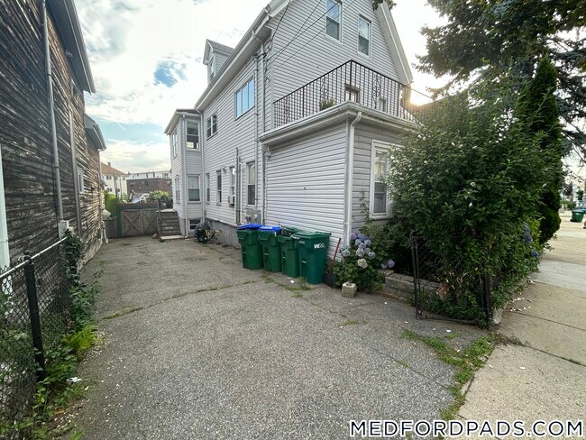 569 Main St unit 2, Medford, MA 02155 - photo 4