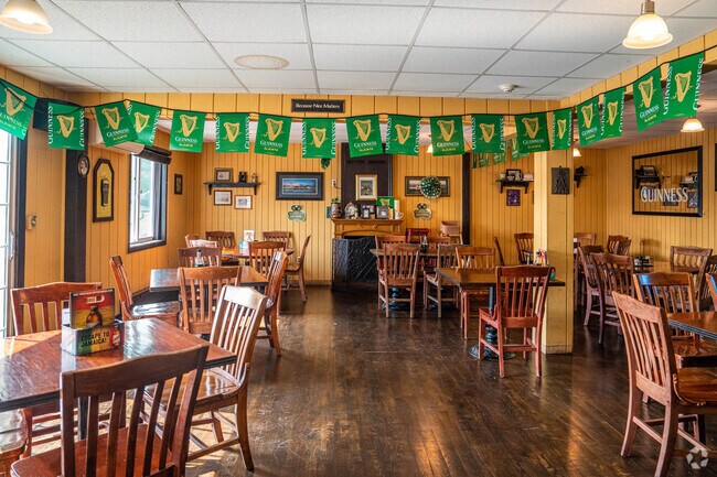 Patrick’s Pub in Hopatcong features festive Irish décor and a welcoming lakeside vibe.