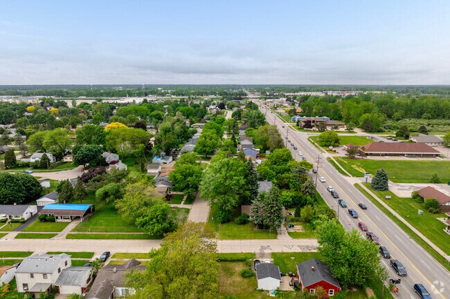 Main roads Lippincott and South Center make navigating to and from Evergreen Valley easy.