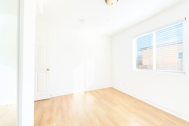 631 E 78th St, Los Angeles, CA 90001 - photo 4