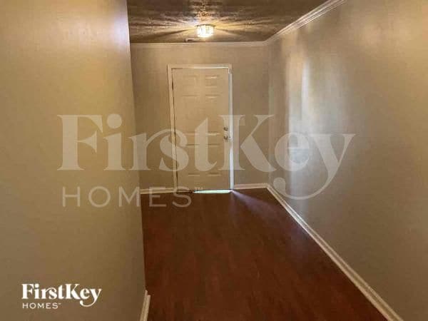 736 Shadow Lake Dr, Lithonia, GA 30058 - photo 2