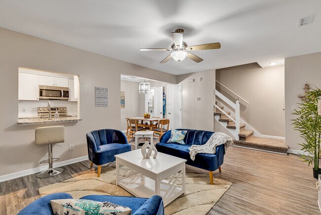 403 71st Ave N unit 11 Stay 12mos plus, Myrtle Beach, SC 29572 - photo 2