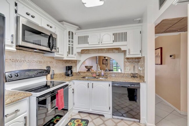 7101 Golf Colony Ct, Lake Worth, FL 33467 - photo 4