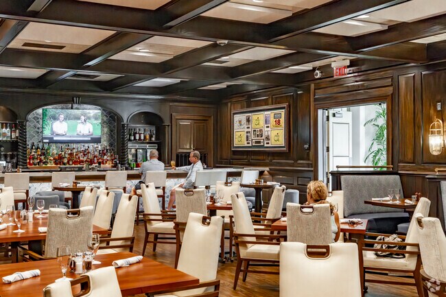 Berkley Hall residents can stop by the clubhouse taproom for service in a relaxed at atmosphere.