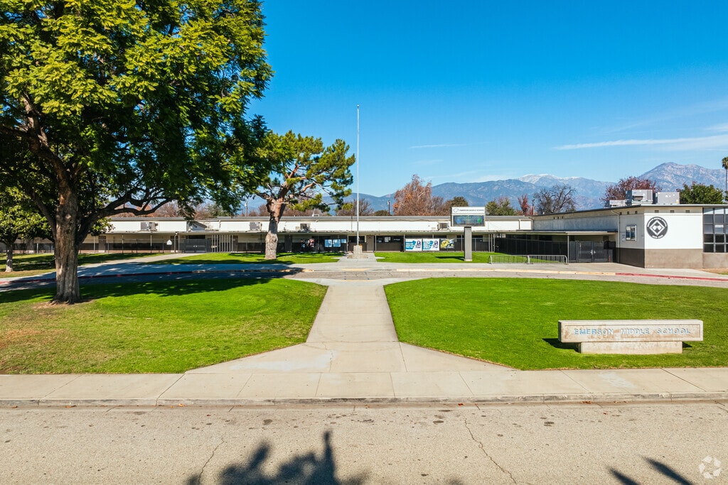 Welcome to Emerson Middle School located in Pomona, Ca.