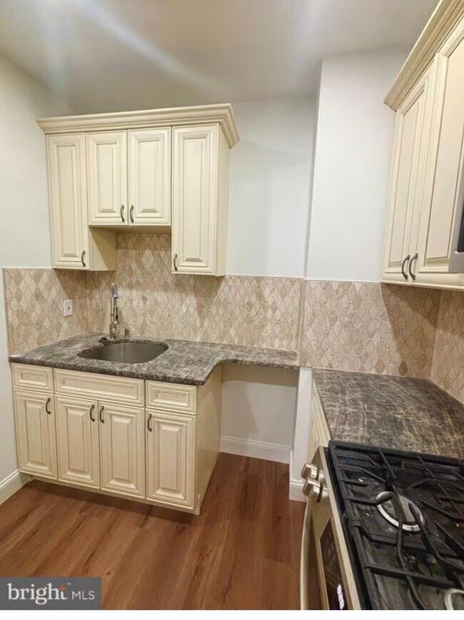 320 Loney St unit B, Philadelphia, PA 19111 - photo 4