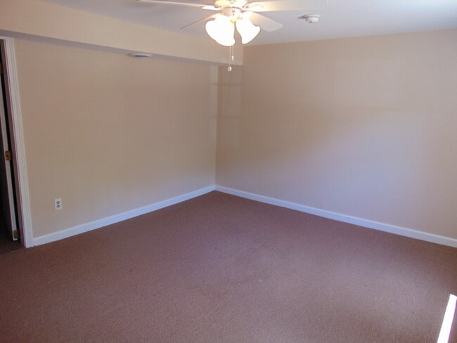 322 Main St unit 2, Marlborough, NH 03455 - photo 4