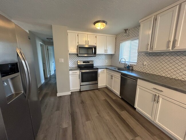 1184 N 575 W, Clearfield, UT 84015 - photo 2