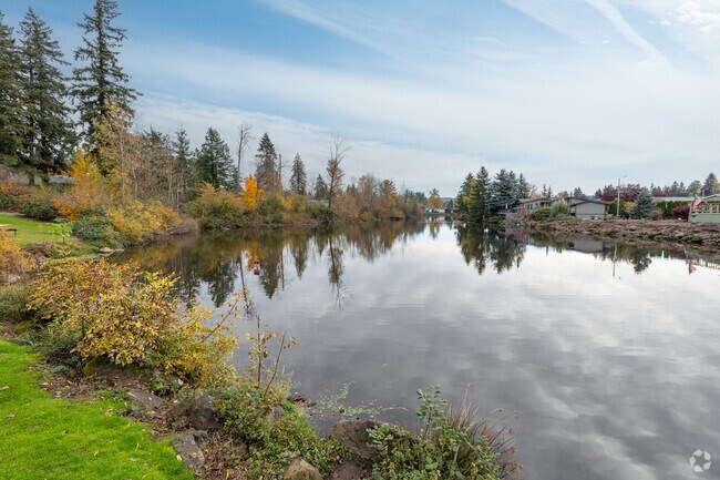 Residents of Johnson Mobile Estates can wake up to Lake Leona in Oatfield.