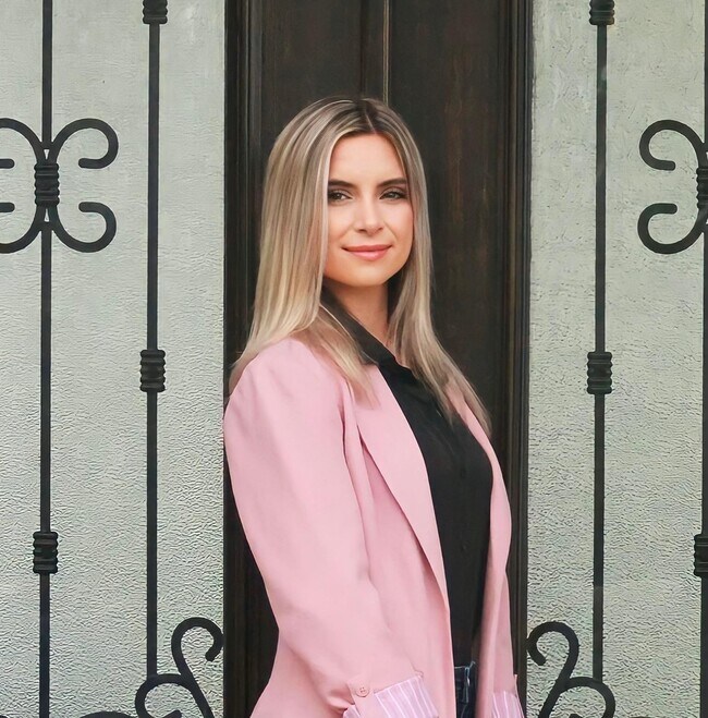Agent Photo