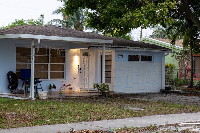 Small renovated family home with charming front yard in the heart of Highland Gardens.