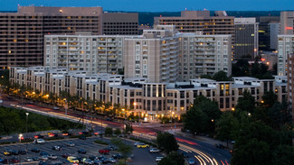 590 15th St S, Arlington, VA 22202