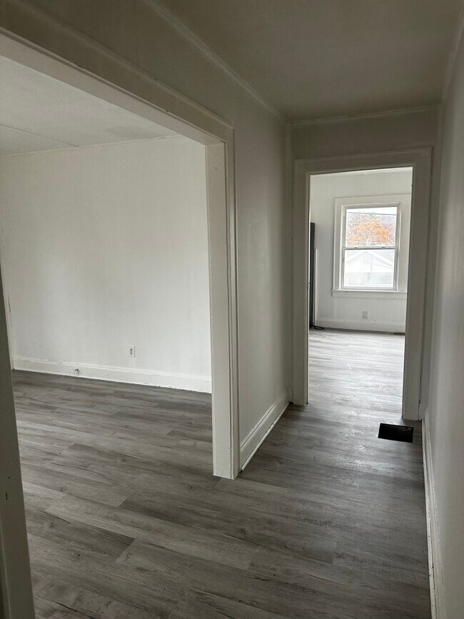 286 Norway Ave unit Rear garage apt w pa, Huntington, WV 25705 - photo 2