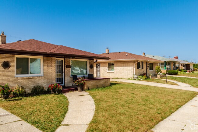 Most homes sell for between $120,000 and $225,000 in Humble Park.