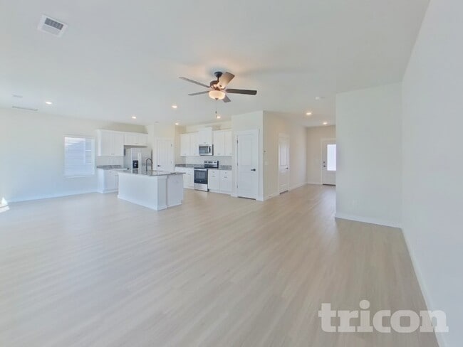 1209 Crested Iris St, Moore, SC 29369 - photo 3