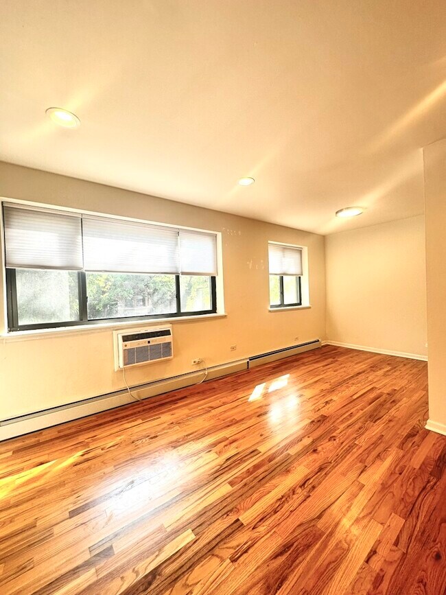 6954 N Sheridan Rd unit 203, Chicago, IL 60626 - photo 3