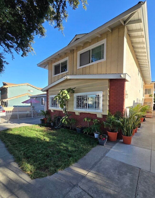 2726 Orchard Place Unit B, South Gate, CA 90280