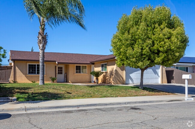 Older Ranch style homes with large yards are common in West Fresno.