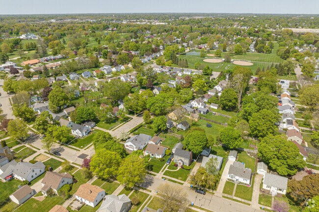Aerial view of the Quentin Park neighborhood