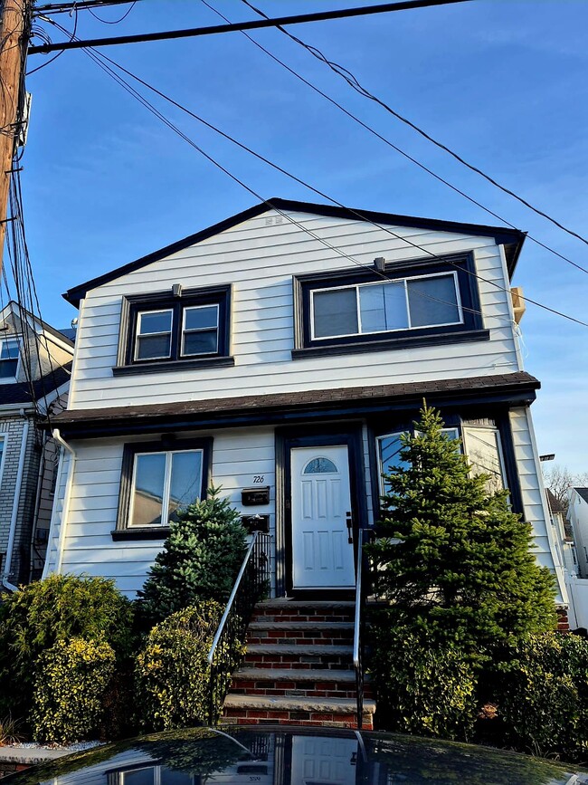 726 Golden Ave Unit 2, Secaucus, NJ 07094