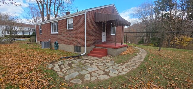 5 Mcmichael Rd, Carnegie, PA 15106 - photo 2
