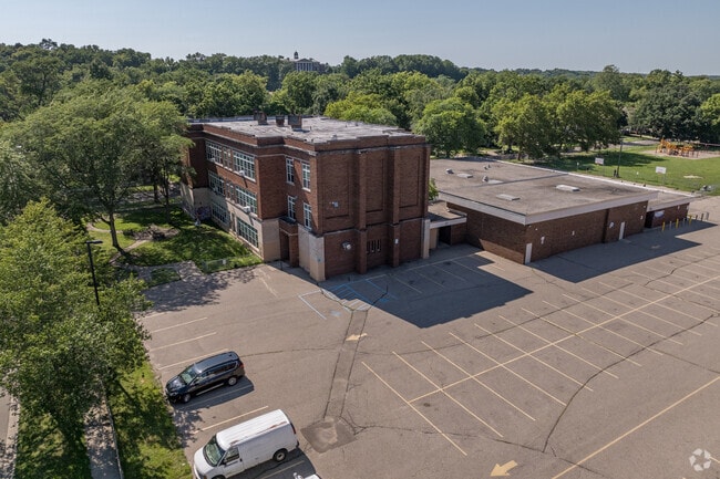 El Sol Elementary School has earned a B rating on Niche.com