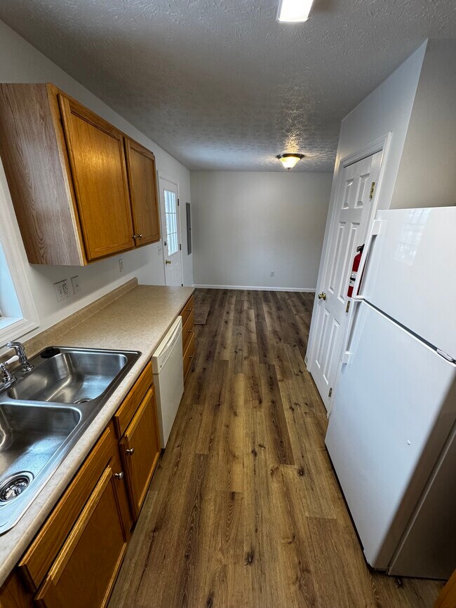 859 E Saint Johns St, Morgantown, WV 26505 - photo 5