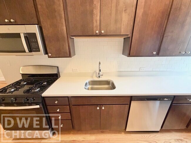 1540 N Kedzie Ave unit 2, Chicago, IL 60651 - photo 5