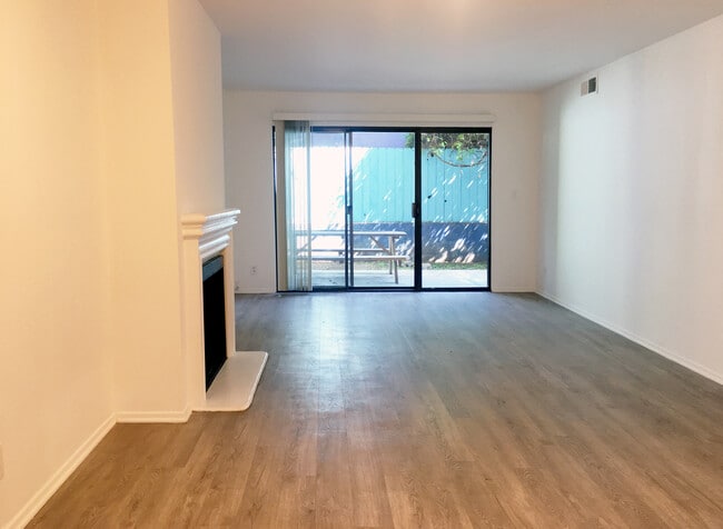 4627 Finley Ave unit 101, Los Angeles, CA 90027 - photo 2