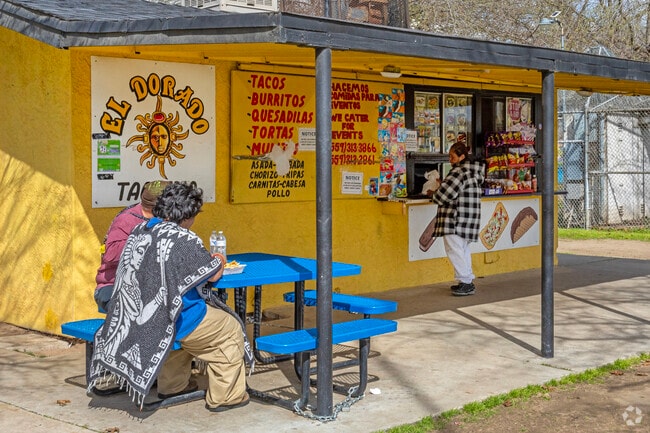 El Dorado Taqueria is a popular spot for lunch in Calwa.