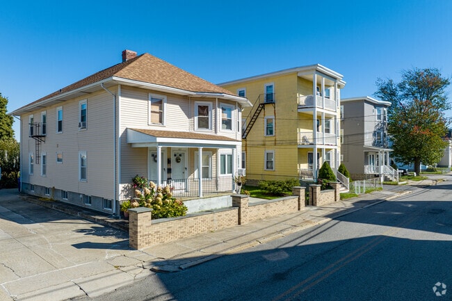 Large single family homes are available in Darlington.