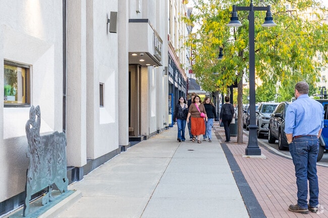 Galloway Park is near downtown Decatur, which has great shops and dining options.