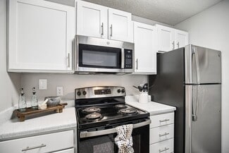 1070 W Main St, Hendersonville, TN 37075