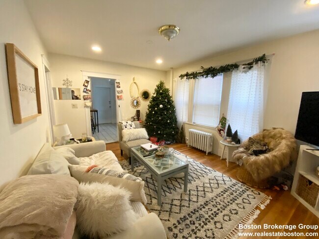 11 Romsey St unit 2, Dorchester, MA 02125 - photo 2