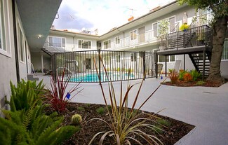 5427 Carlton Way, Los Angeles, CA 90027
