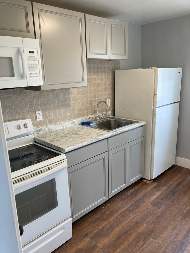 240 W Hallam Ave unit 2, Washington, PA 15301 - photo 3