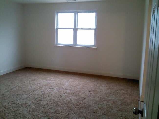 7827 Bradford St unit 7827-A, Philadelphia, PA 19152 - photo 3