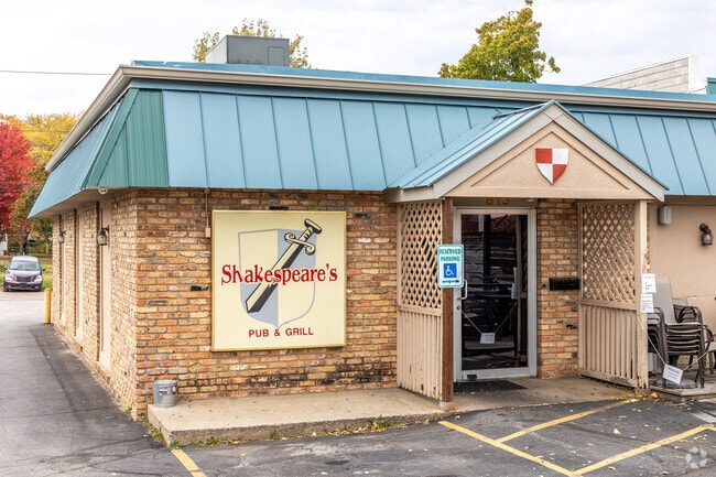 Shakespeare's Pub & Grill welcomes guests to an outdoor beer garden in the nicer months.