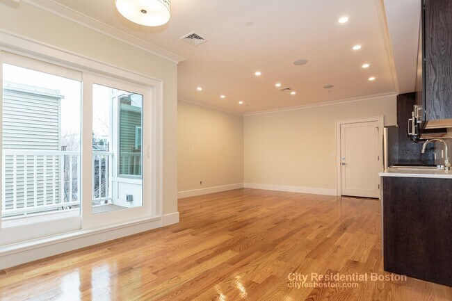 17 Vinton St unit 3, Boston, MA 02127 - photo 3