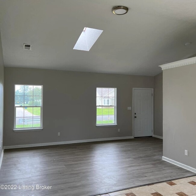 4613 Beechbrook Rd, Louisville, KY 40218 - photo 2