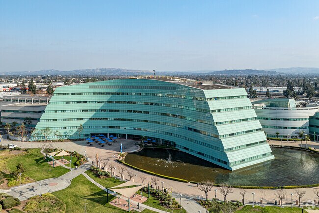Kaiser Permanente built a beautiful blue building in Baldwin Park.