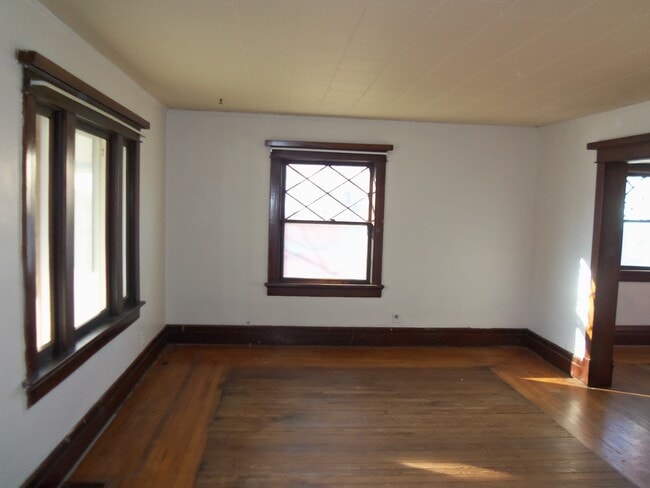 1301 Grant Ave, Waterloo, IA 50702 - photo 5