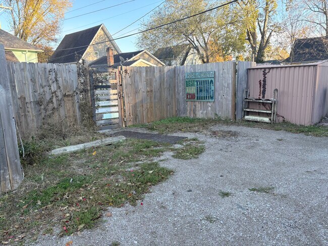 920 Lafayette Ave unit 920 B, Columbus, IN 47201 - photo 7