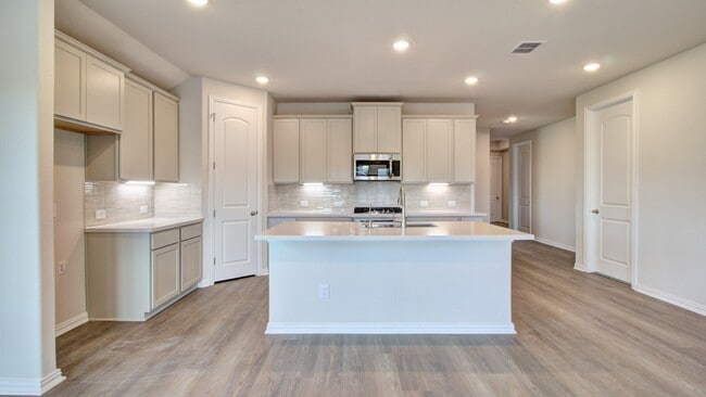 625 Broomsedge St, New Braunfels, TX 78130 - photo 2