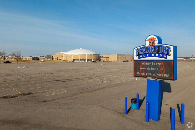 Frankfort Senior High School receives an overall Niche grade of C+.