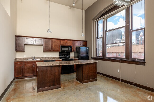 1BR, 1BA - 740 SF - Kitchen