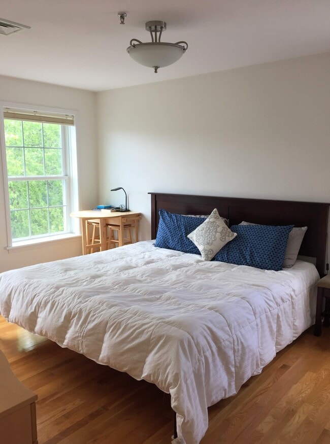 18 Clyde St, Somerville, MA 02145